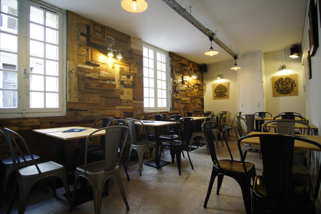 Photo de la salle du bar Les Dix Fûts Tours